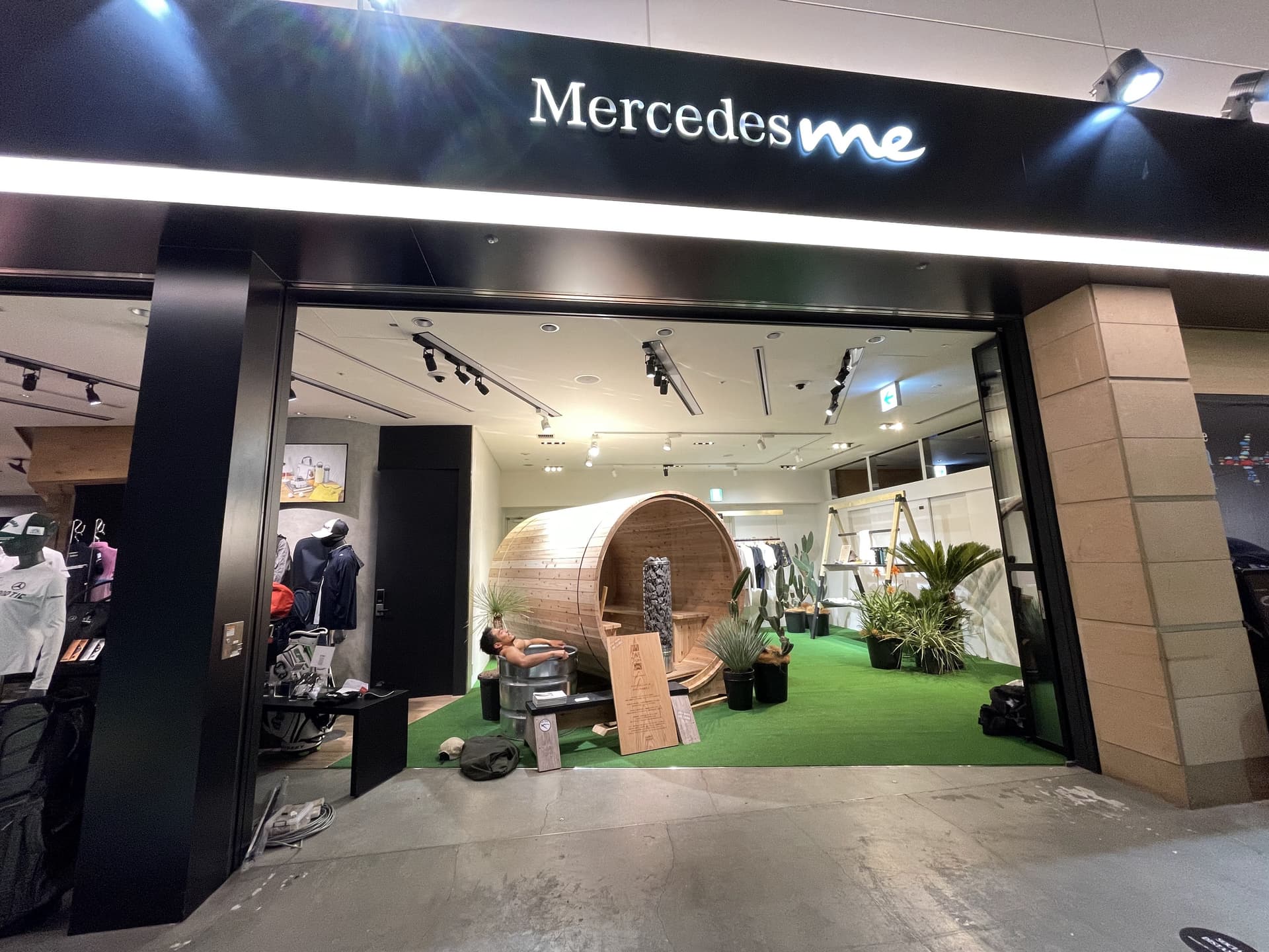 羽田空港第2ターミナル(ANA)Mercedes me にてバレルサウナを展示